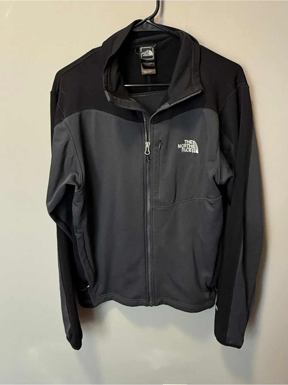 The North Face Men’s Black & Charcoal Lightweight Softshell Jacket - M